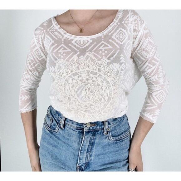 Aeropostale Cream Medallion Boho Quarter Sleeve Top - Picture 1 of 5